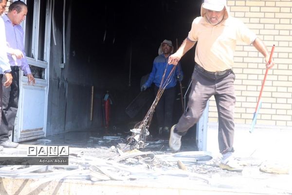 مهار آتش سوزی ایستگاه برق گله‌دار