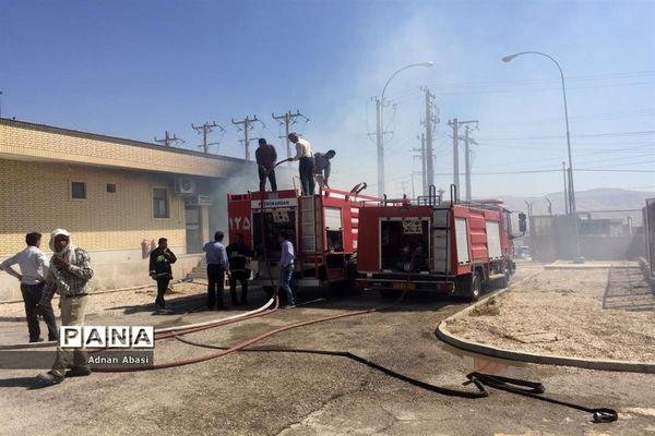 مهار آتش سوزی ایستگاه برق گله‌دار