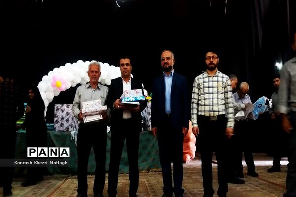 تقدیر از دانش‌آموزان و فرهنگیان ممتاز مسابقات در شهرستان کازرون