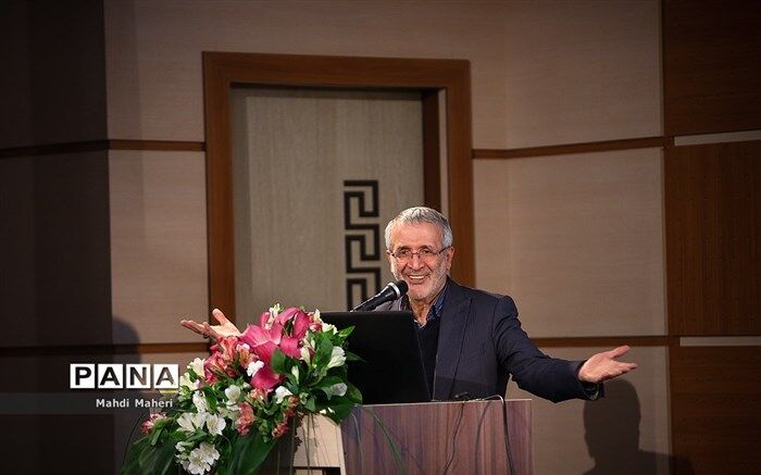 نویدادهم: برای تحقق اهداف تعلیم و تربیت و تحول بنیادین نیازمند مدارس بزرگ هستیم