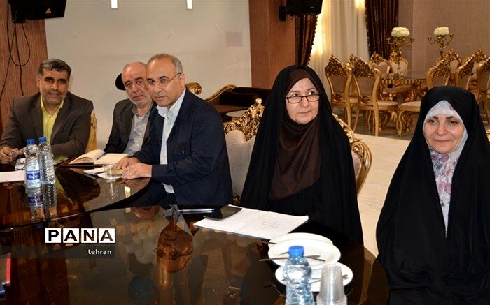 جلسه مشترک معاونین آموزش ابتدایی و متوسطه مناطق 19 گانه شهر تهران در مرکز رفاهی منطقه 2