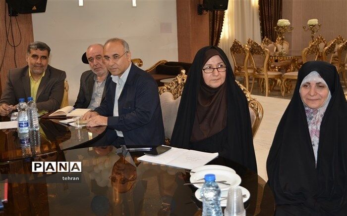جلسه مشترک معاونین آموزش ابتدایی و متوسطه مناطق 19 گانه شهر تهران در مرکز رفاهی منطقه 2
