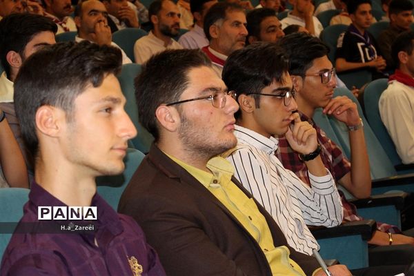 نشست مشترک مجامع اعضا،مربیان و شوراهای دانش‌آموزی اصفهان