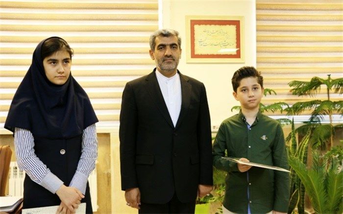 موفقیت و پیشرفت دانش آموزان  ثمره ارتباط موثر اولیاء و مدرسه است