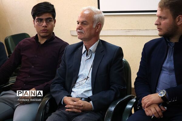 نشست اعضا هیات رئیسه نهمین دوره مجلس و شوراهای  دانش آموزی  خوزستان