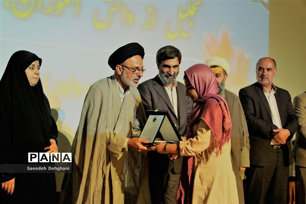 تقدیر از برگزیدگان جشنواره استانی شعر غدیر