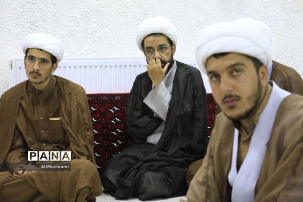 دیدار جمعی از طلاب و روحانیون فعال در مدارس استان با نماینده ولی فقیه