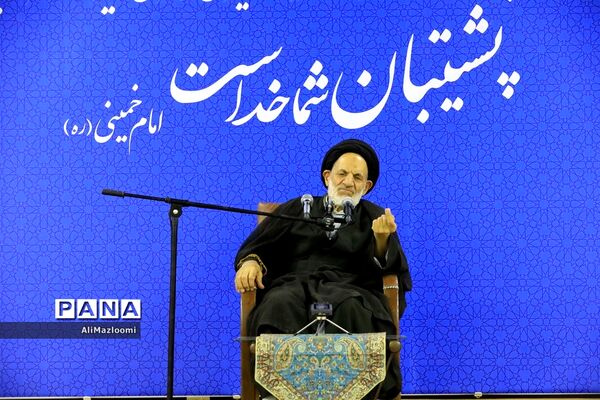 دیدار جمعی از طلاب و روحانیون فعال در مدارس استان با نماینده ولی فقیه