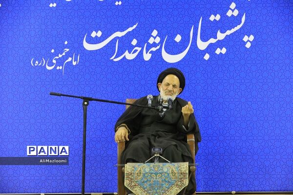 دیدار جمعی از طلاب و روحانیون فعال در مدارس استان با نماینده ولی فقیه