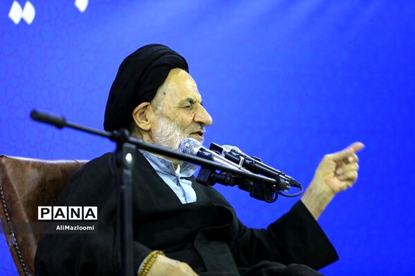 دیدار جمعی از طلاب و روحانیون فعال در مدارس استان با نماینده ولی فقیه