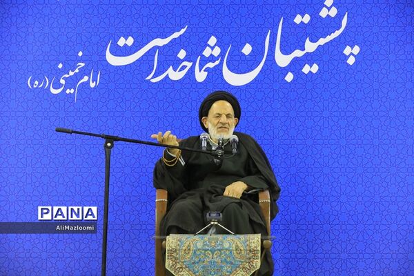 دیدار جمعی از طلاب و روحانیون فعال در مدارس استان با نماینده ولی فقیه