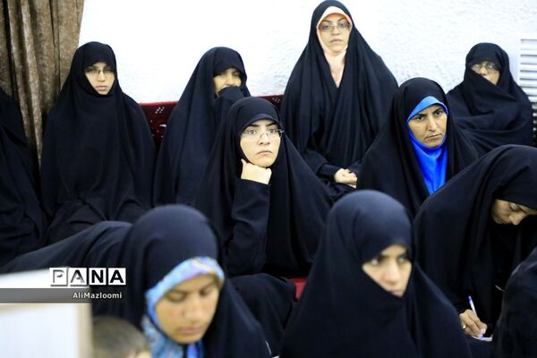 دیدار جمعی از طلاب و روحانیون فعال در مدارس استان با نماینده ولی فقیه