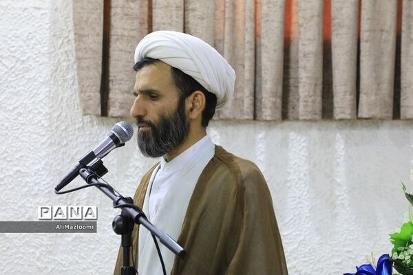 دیدار جمعی از طلاب و روحانیون فعال در مدارس استان با نماینده ولی فقیه