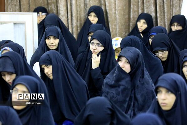 دیدار جمعی از طلاب و روحانیون فعال در مدارس استان با نماینده ولی فقیه