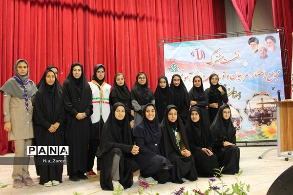 نشست مشترک مجامع اعضا،مربیان و شوراهای دانش‌آموزی در بخش خواهران