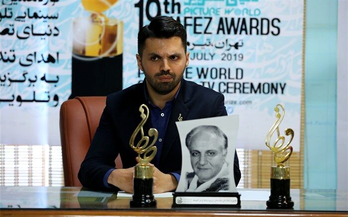تندیس حافظ علی معلم به «گلاب آدینه» اهدا می شود