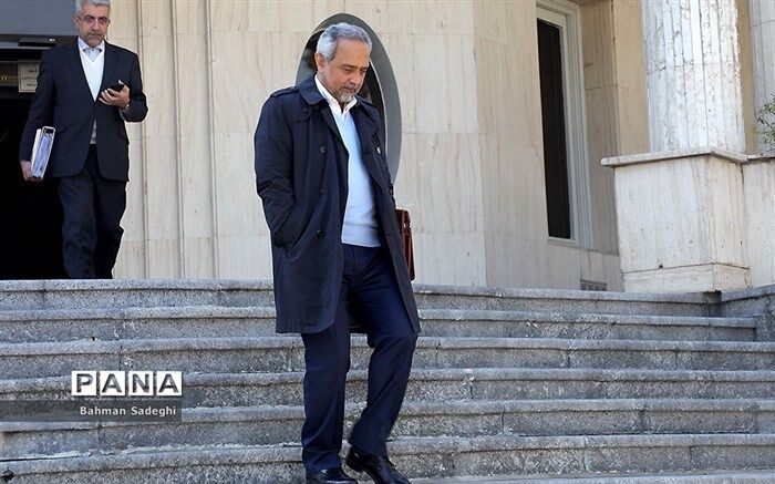 نهاوندیان: آرام آرام در حال خروج از دوره نوسانات اقتصادی هستیم