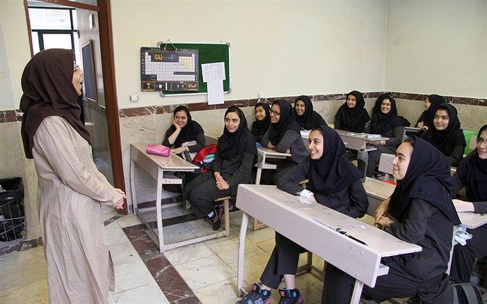 چتر حمایت مدیران ناحیه یک اهواز بر سر دانش آموزان کم برخوردار گسترده شد