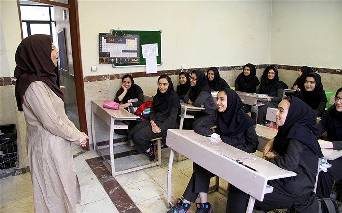 چتر حمایت مدیران ناحیه یک اهواز بر سر دانش آموزان کم برخوردار گسترده شد