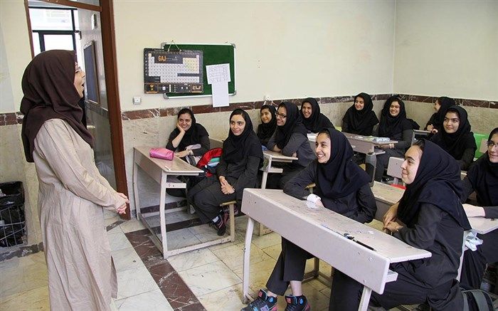 چتر حمایت مدیران ناحیه یک اهواز بر سر دانش آموزان کم برخوردار گسترده شد