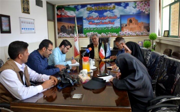 نشست خبری رئیس آموزش و پرورش پیربکران با اصحاب رسانه
