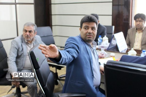 جلسه کارگروه استانی لباس فرم و سرویس دانش‌آموزی استان بوشهر