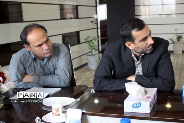 جلسه کارگروه استانی لباس فرم و سرویس دانش‌آموزی استان بوشهر