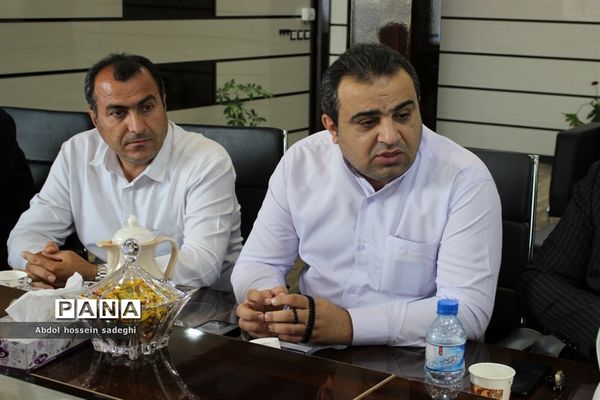 جلسه کارگروه استانی لباس فرم و سرویس دانش‌آموزی استان بوشهر