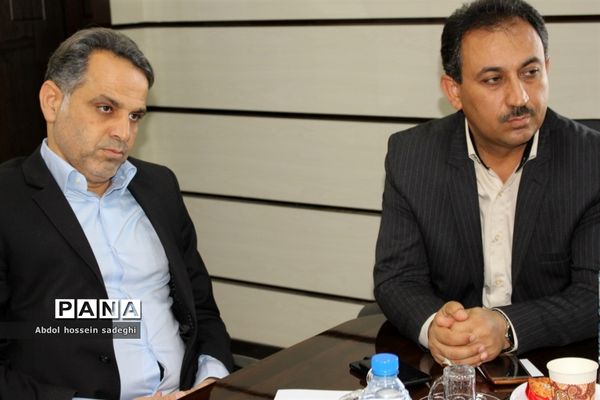 جلسه کارگروه استانی لباس فرم و سرویس دانش‌آموزی استان بوشهر