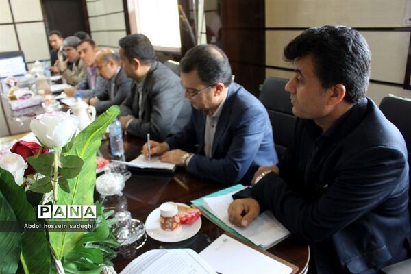 جلسه کارگروه استانی لباس فرم و سرویس دانش‌آموزی استان بوشهر