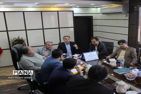 جلسه کارگروه استانی لباس فرم و سرویس دانش‌آموزی استان بوشهر