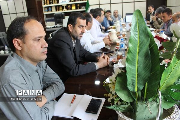 جلسه کارگروه استانی لباس فرم و سرویس دانش‌آموزی استان بوشهر