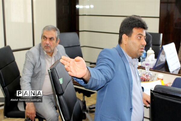 جلسه کارگروه استانی لباس فرم و سرویس دانش‌آموزی استان بوشهر