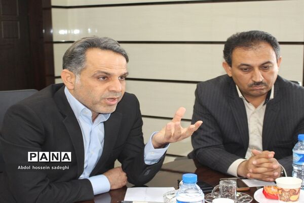 جلسه کارگروه استانی لباس فرم و سرویس دانش‌آموزی استان بوشهر