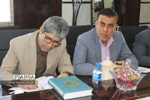 جلسه کارگروه استانی لباس فرم و سرویس دانش‌آموزی استان بوشهر