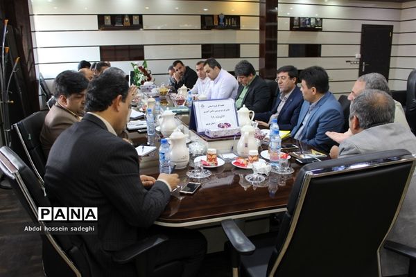 جلسه کارگروه استانی لباس فرم و سرویس دانش‌آموزی استان بوشهر