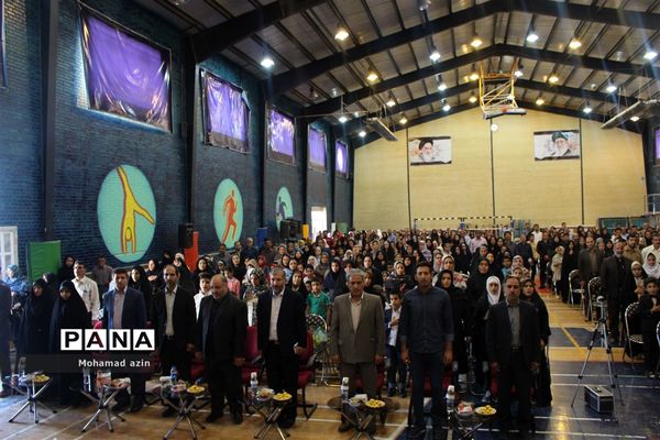 آیین تجلیل از دانش آموزان حافظ جزء سی ام قرآن کریم