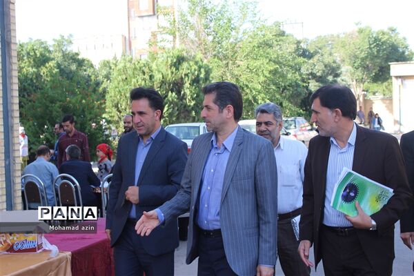 آیین تجلیل از دانش آموزان حافظ جزء سی ام قرآن کریم