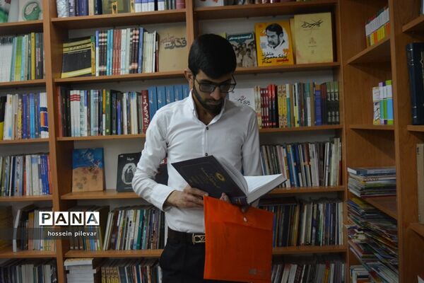 یک روز درکتاب فروشی کتاب شهر ایران