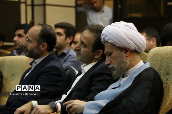 اهدای کالاهای اساسی به سیل زدگان شیراز