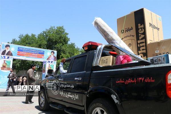 اهدای کالاهای اساسی به سیل زدگان شیراز