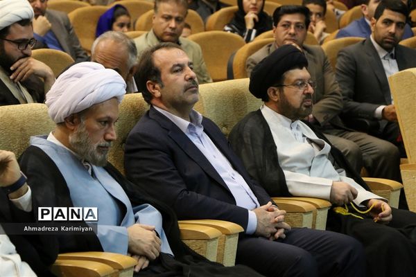 اهدای کالاهای اساسی به سیل زدگان شیراز