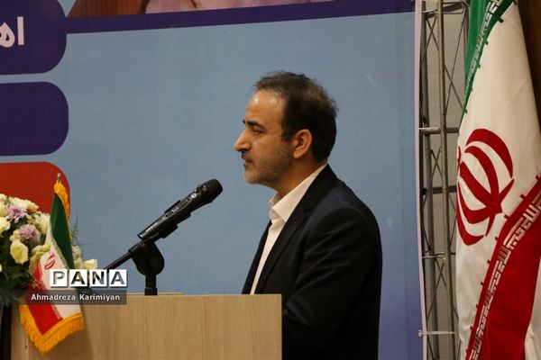 اهدای کالاهای اساسی به سیل زدگان شیراز