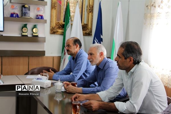 نشست کمیته تخصصی تعیین قیمت لباس فرم دانش‌آموزان