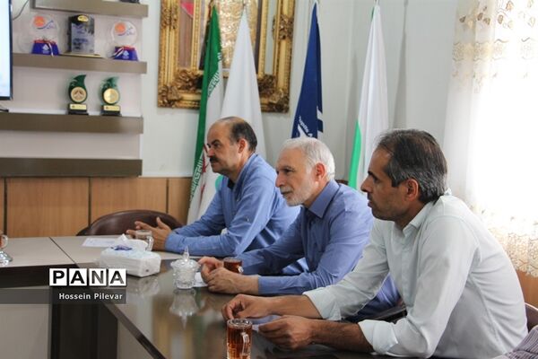 نشست کمیته تخصصی تعیین قیمت لباس فرم دانش‌آموزان