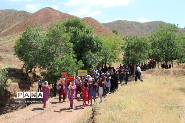 کوهپیمایی پیشتازان دخترمدارس زبرخان