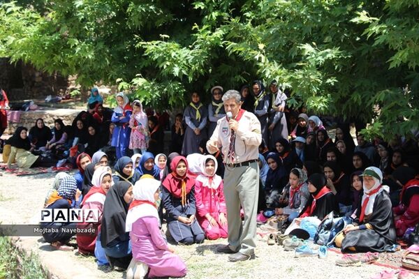 کوهپیمایی پیشتازان دخترمدارس زبرخان