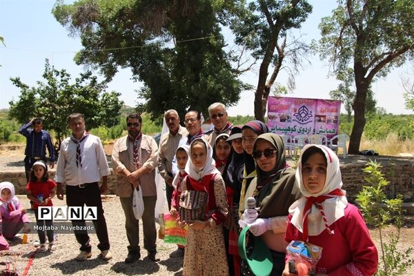 کوهپیمایی پیشتازان دخترمدارس زبرخان