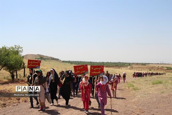 کوهپیمایی پیشتازان دخترمدارس زبرخان