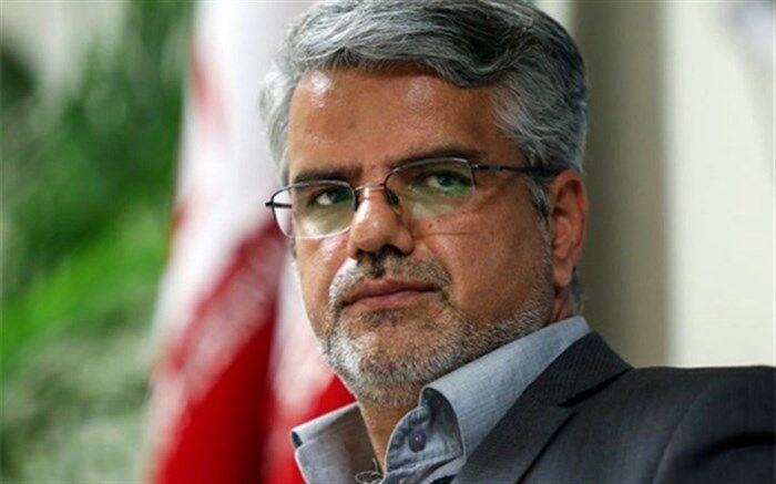 صادقی، نماینده مجلس: وزارت نفت هم اکنون نفتی می‌فروشد که فسادی در آن نیست